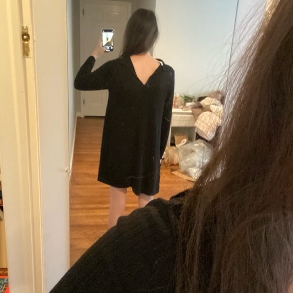 Black dress with triangle keyhole front - Picture 3 of 5